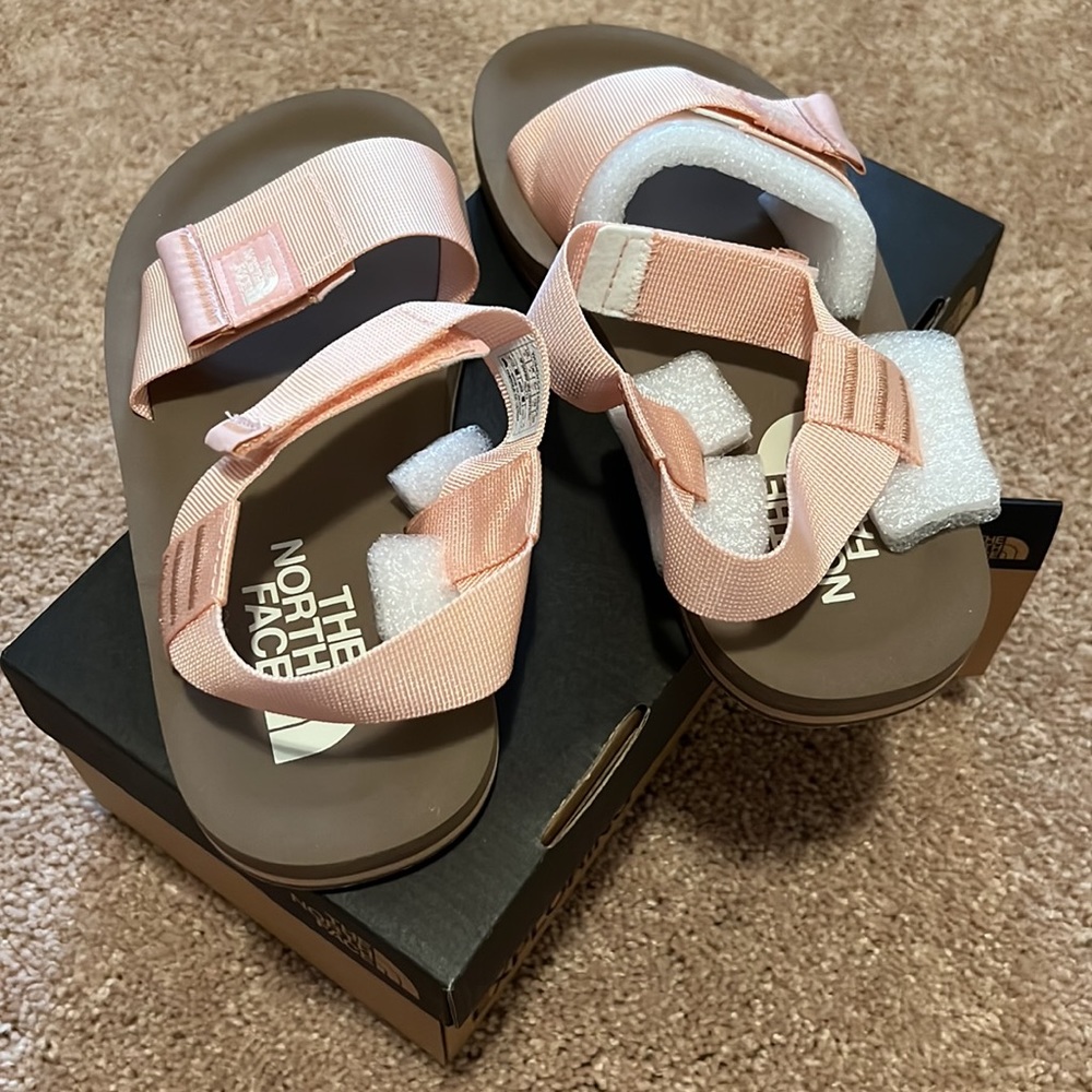 North Face NIB light pink Skeena sandals - Picture 8 of 15